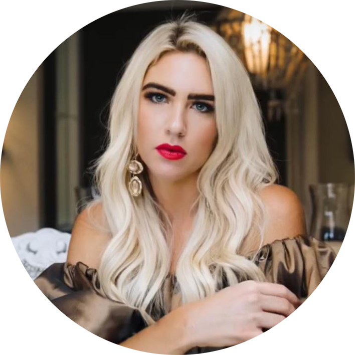 Diana Thompson | TheHousewifeDiaries Cover